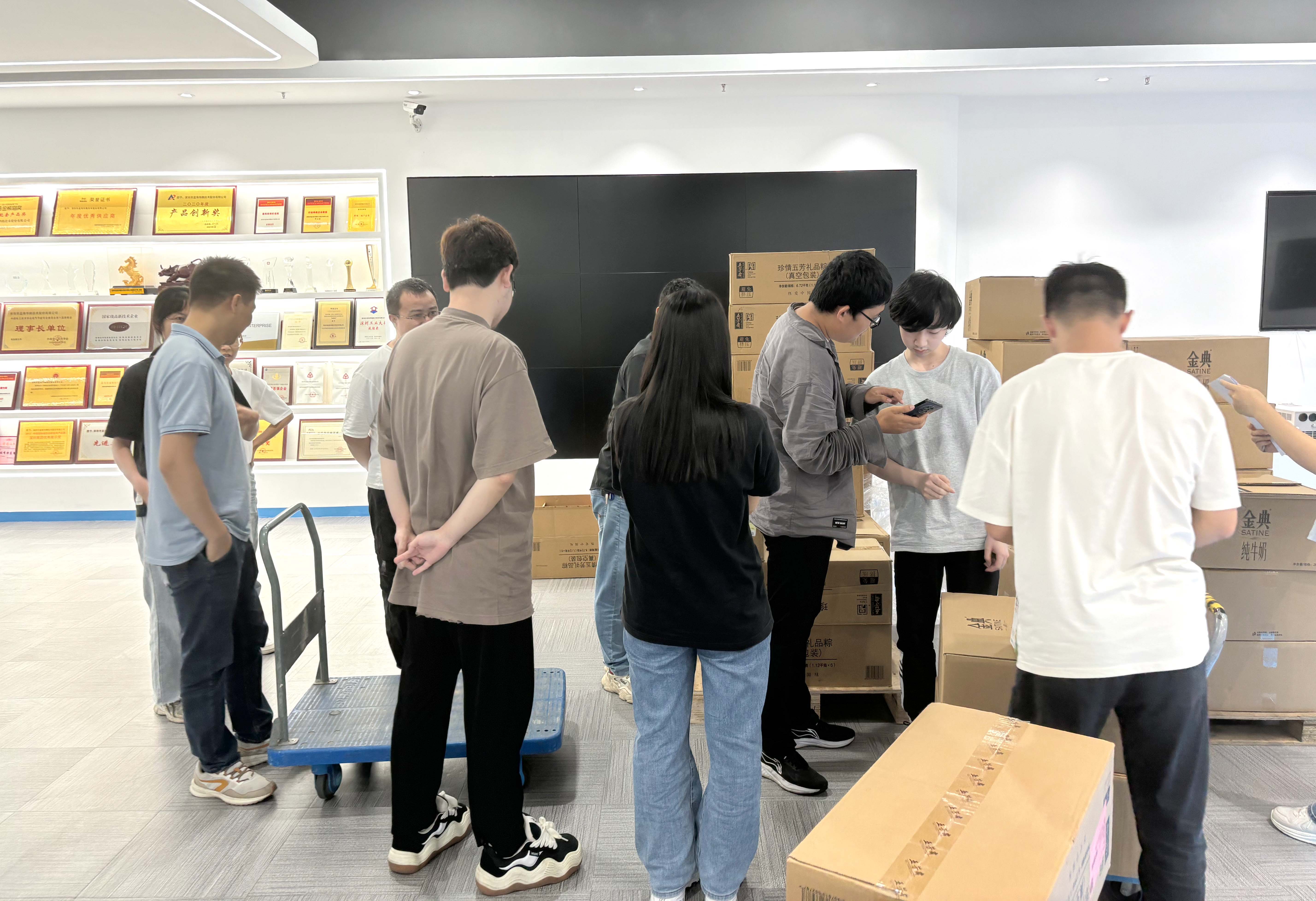 粽香迎端午 關(guān)懷暖人心｜藍(lán)海華騰為全體家人們發(fā)放端午節(jié)福利啦！